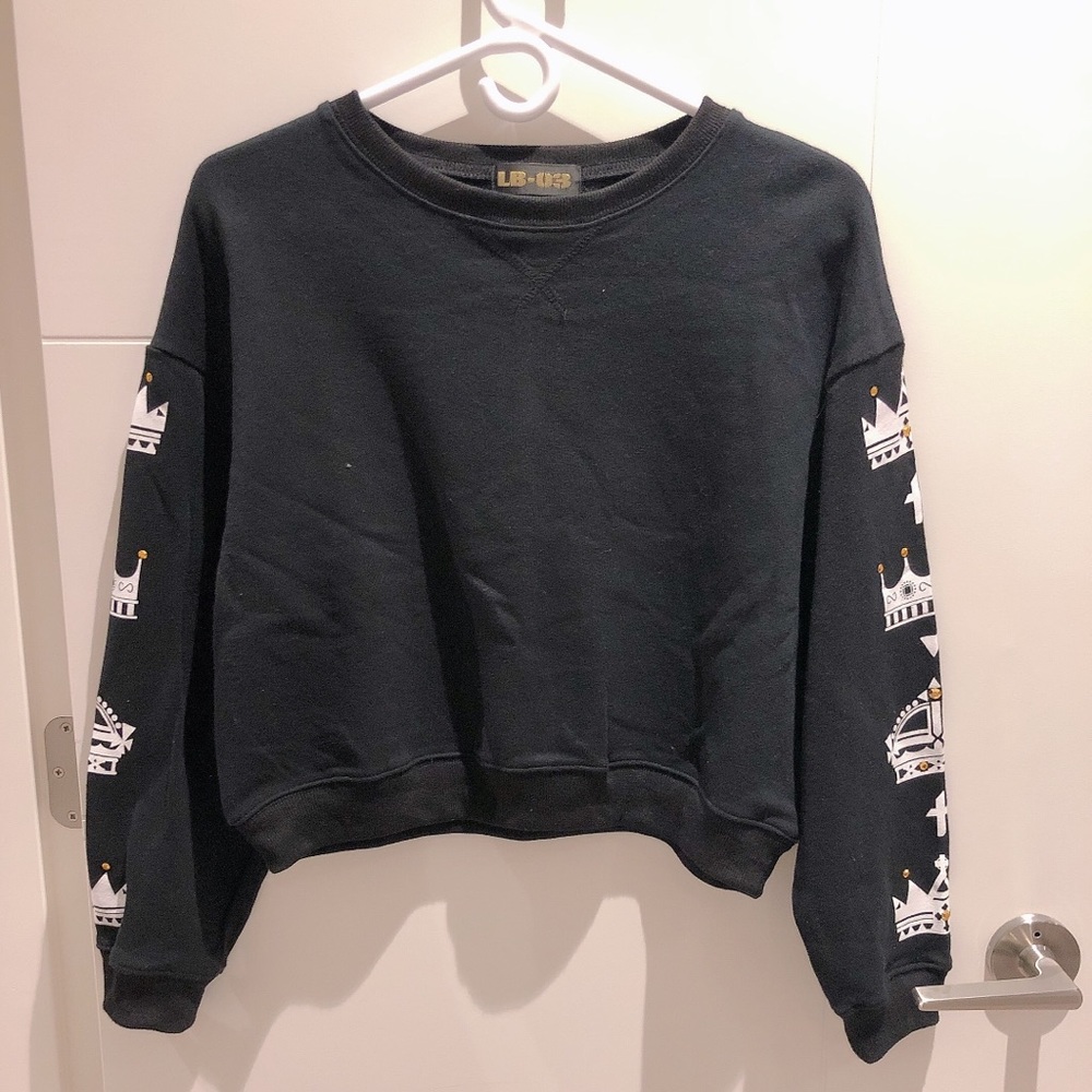 Black sweatshirt